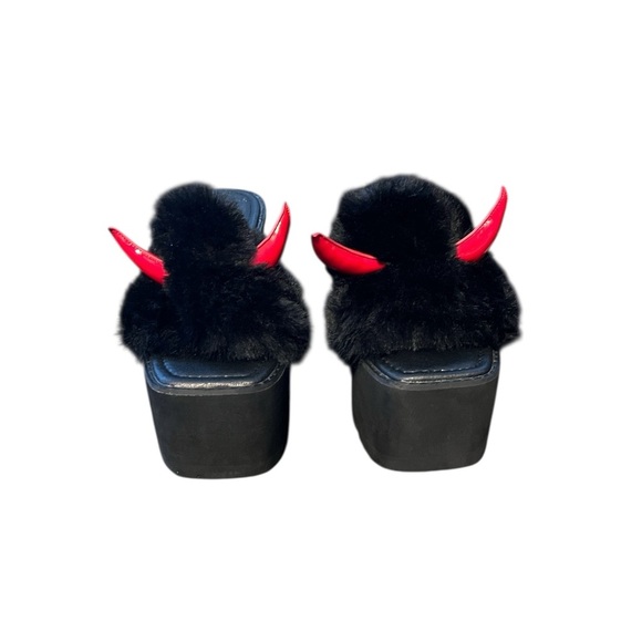 Current Mood “Fight my Demon Devil Horn Slides” Faux Fur Platform Slides Size 9 - Picture 1 of 7